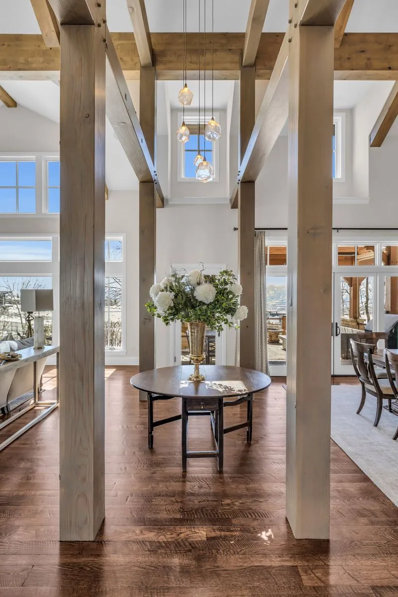 Entry hall with timber posts and a round pedestal table